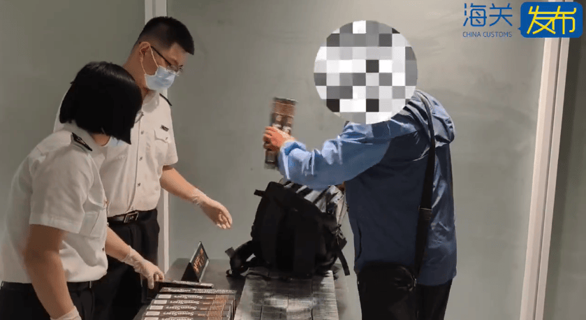 男子带9000支香烟入境，当场被查验，海关：将依法处理