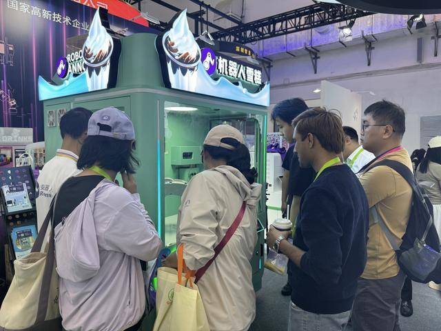 深圳“AI+”闪耀消博会！AI机器人、AI宠物、AI眼镜......集体出圈