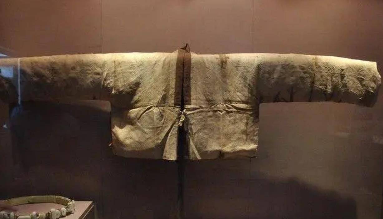 古代没棉被时，古人穿纸衣、盖纸被，为何照样不受冻